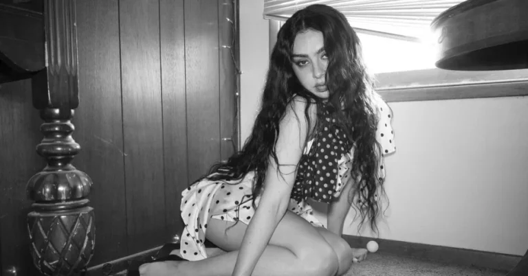 Charli XCX Shares New Video for ‘party 4 u’